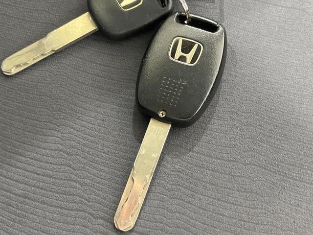 フリード Ｇ　Ｌパッケージ　後席モニター　メーカーＨＤＤナビ　バックカメラ　禁煙車　ＥＴＣ　オートエアコン　ＣＤ／ＤＶＤ再生　地デジＴＶ　ステアリングスイッチ　７人乗り　ウインカーミラー　２列目キャプテンシート（28枚目）