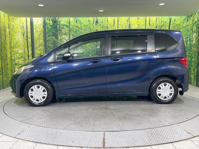 フリード Ｇ　Ｌパッケージ　後席モニター　メーカーＨＤＤナビ　バックカメラ　禁煙車　ＥＴＣ　オートエアコン　ＣＤ／ＤＶＤ再生　地デジＴＶ　ステアリングスイッチ　７人乗り　ウインカーミラー　２列目キャプテンシート（41枚目）