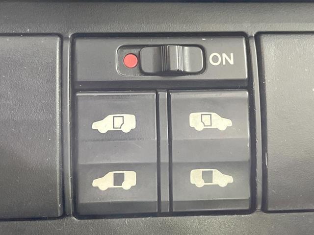 ステップワゴン スパーダＳ　ＨＤＤナビ　スマートスタイルＥＤ　両側電動スライドドア　純正ＨＤＤナビ　バックカメラ　禁煙車　前後ドラレコ　スマートキー　ＨＩＤヘッド　ＥＴＣ　純正１６インチアルミ　オートエアコン　ＣＤ／ＤＶＤ再生（5枚目）