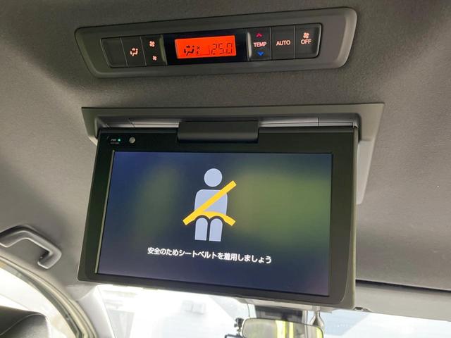 ヴォクシー ハイブリッドＺＳ　煌ＩＩＩ　両側電動スライドドア　１０．５型純正ナビ　１２．１型後席モニター　バックカメラ　セーフティセンス　禁煙車　ハーフレザーシート　ドラレコ　コーナーセンサー　スマートキー　ＬＥＤヘッド　ＥＴＣ２．０（4枚目）