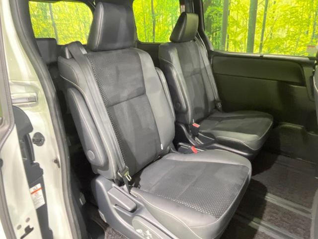 ヴォクシー ハイブリッドＺＳ　煌ＩＩＩ　両側電動スライドドア　１０．５型純正ナビ　１２．１型後席モニター　バックカメラ　セーフティセンス　禁煙車　ハーフレザーシート　ドラレコ　コーナーセンサー　スマートキー　ＬＥＤヘッド　ＥＴＣ２．０（9枚目）