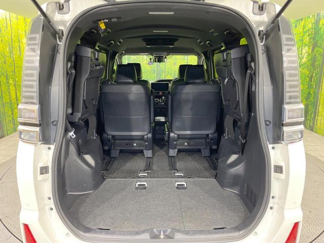 ヴォクシー ハイブリッドＺＳ　煌ＩＩＩ　両側電動スライドドア　１０．５型純正ナビ　１２．１型後席モニター　バックカメラ　セーフティセンス　禁煙車　ハーフレザーシート　ドラレコ　コーナーセンサー　スマートキー　ＬＥＤヘッド　ＥＴＣ２．０（11枚目）
