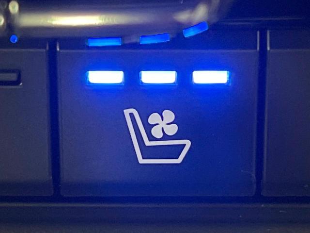 ＣＸ－６０ ＸＤ　エクスクルーシブモード　サンルーフ　１２．３型マツダコネクト　全周囲カメラ　禁煙車　ＢＯＳＥサウンド　革シート　１００Ｖ電源　衝突軽減システム　レーダークルーズ　ＥＴＣ　前後ドラレコ　シートベンチレーション　電動リアゲート（7枚目）