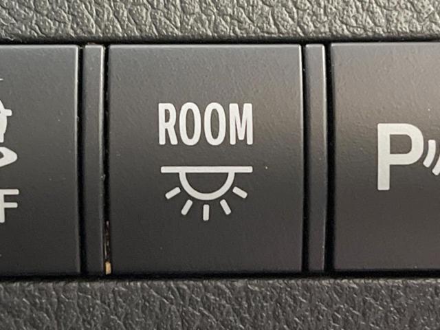 ヴェルファイア ２．４Ｚ　両側電動スライドドア　後席モニター　バックカメラ　禁煙車　コーナーセンサー　スマートキー　ＨＩＤヘッド　ビルトインＥＴＣ　純正１８インチアルミ　オートライト　デュアルエアコン　リアエアコン（33枚目）