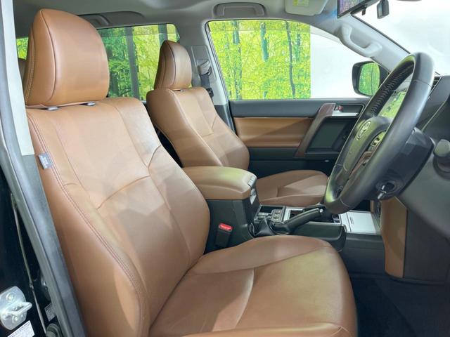 ランドクルーザープラド ＴＸ　Ｌパッケージ　７０ｔｈアニバーサリーリミテッド　禁煙車　ムーンルーフ　メーカー９型ナビ付ＤＡ　マルチテレインモニター　茶革シート　７人乗　シートベンチレーション　セーフティセンス　レーダークルーズ　ルーフレール　デジタルインナーミラー　ＥＴＣ２．０（8枚目）