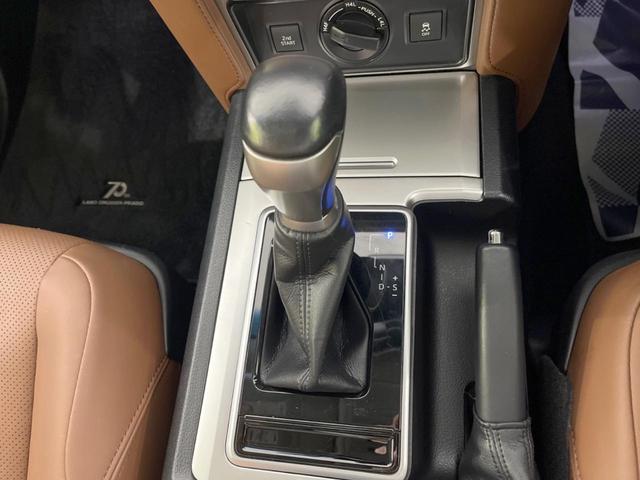 ランドクルーザープラド ＴＸ　Ｌパッケージ　７０ｔｈアニバーサリーリミテッド　禁煙車　ムーンルーフ　メーカー９型ナビ付ＤＡ　マルチテレインモニター　茶革シート　７人乗　シートベンチレーション　セーフティセンス　レーダークルーズ　ルーフレール　デジタルインナーミラー　ＥＴＣ２．０（28枚目）