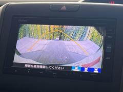 【バックカメラ】駐車時に後方がリアルタイム映像で確認できます。大型商業施設や立体駐車場での駐車時や、夜間のバック時に大活躍！運転スキルに関わらず、今や必須となった装備のひとつです！ 4