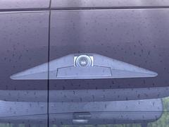 【ホンダセンシング】走行中に前方の車両等を認識し、衝突しそうな時は警報とブレーキで衝突回避と被害軽減をアシスト。より安全にドライブをお楽しみいただけます。 4