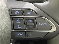 【レーダークルーズコントロール】高速道路での長距離走行が楽に！！自動で速度を保つクルーズコントロールが、衝突軽減システムと連携し、前方の車両を感知して車間を保つように速度調節してくれます！！ 3