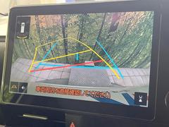 【バックカメラ】駐車時に後方がリアルタイム映像で確認できます。大型商業施設や立体駐車場での駐車時や、夜間のバック時に大活躍！運転スキルに関わらず、今や必須となった装備のひとつです！ 5
