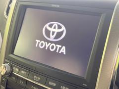 【メーカー純正ナビ】インテリアに溶け込むスタイリッシュな「専用設計」メーカーナビを装備♪視認性や操作性など基本性能にも優れ、より上質なカーライフをお楽しみいただけます。 3