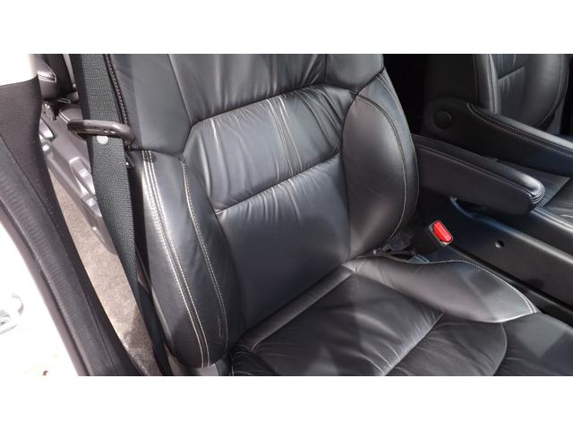 オデッセイ アブソルート・ＥＸ　ナビ／ＴＶ／Ｂｌｕｅｔｏｏｔｈ／全方位カメラ／ＨＤＭＩ／後席フリップダウンＭ／ＥＴＣ／黒本革パワーシート／両側自動ドア／レーダークルーズ／衝突軽減ブレーキ／ＢＳＭ／左右シートヒーター／記録簿付／禁煙（40枚目）