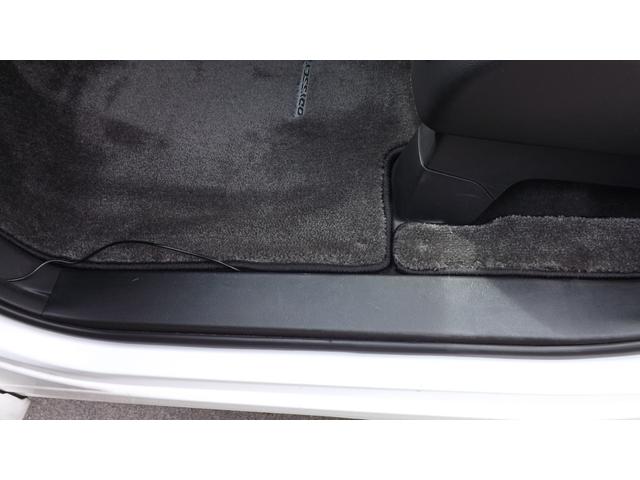 オデッセイ アブソルート・ＥＸ　ナビ／ＴＶ／Ｂｌｕｅｔｏｏｔｈ／全方位カメラ／ＨＤＭＩ／後席フリップダウンＭ／ＥＴＣ／黒本革パワーシート／両側自動ドア／レーダークルーズ／衝突軽減ブレーキ／ＢＳＭ／左右シートヒーター／記録簿付／禁煙（52枚目）