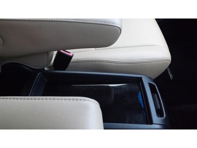 エスティマ 　８インチナビ／地デジ／Ｂｌｕｅｔｏｏｔｈ／Ｂカメラ／ＥＴＣ／スマートキー２個／エンジンスターター／両側自動ドア／革シート／左右シートヒーター／後席フリップダウンモニター／クルーズＣ／記録簿付／禁煙車（34枚目）