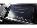 　８インチナビ／地デジ／Ｂｌｕｅｔｏｏｔｈ／Ｂカメラ／ＥＴＣ／スマートキー２個／エンジンスターター／両側自動ドア／革シート／左右シートヒーター／後席フリップダウンモニター／クルーズＣ／記録簿付／禁煙車（32枚目）