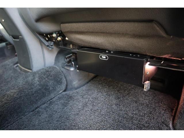 Ｇクラス Ｇ６３　右ハンドル・マグノナイトブラック・ブラックインテリア・ＡＭＧ２２ｉｎｃｈｉアルミホイール・ＤＶＤプレイヤー・カロッツェリアフリップモニター（7枚目）