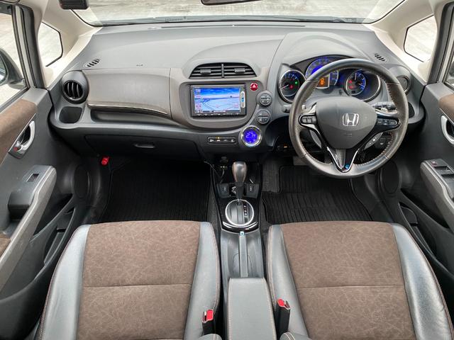 ハイブリッド・スマートセレクション ワンオーナー 禁煙車 ハーフレザー アイドリングS ビルトインETC クルーズコントロール 前席シートヒーター 純正ナビ バックカメラ ワンセグTV 整備記録簿(R2)(2枚目)