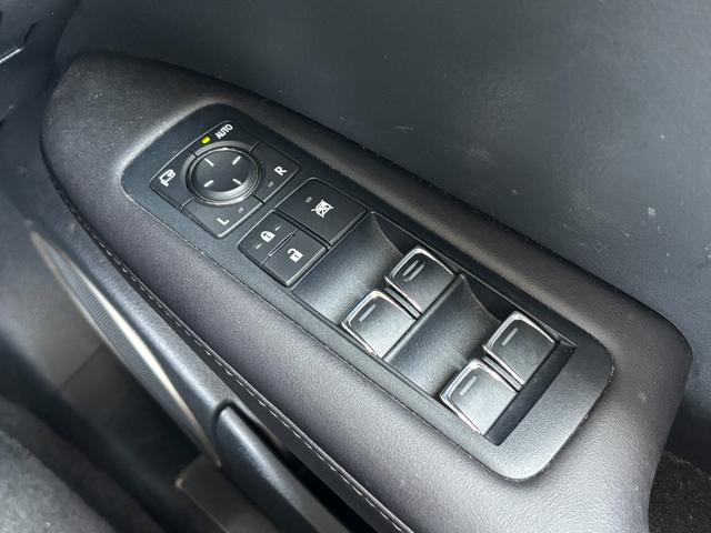 ＲＸ ＲＸ２００ｔ　バージョンＬ　マークレビンソンプレミアムサラウンド　パノラマルーフ　黒革　木目調内装　セーフティセンス　ＡＣＣ　純正ナビ　パノラマビュー　フルセグＴＶ　カードキー１個　Ｓキー２個　取説（36枚目）