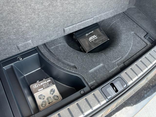 ＲＸ ＲＸ２００ｔ　バージョンＬ　マークレビンソンプレミアムサラウンド　パノラマルーフ　黒革　木目調内装　セーフティセンス　ＡＣＣ　純正ナビ　パノラマビュー　フルセグＴＶ　カードキー１個　Ｓキー２個　取説（46枚目）