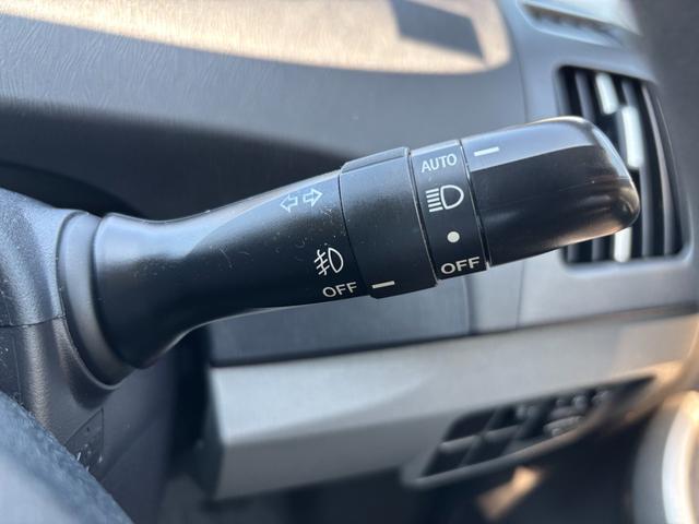 プリウス Ｓ　純正ＳＤナビ　ワンセグＴＶ　バックカメラ　ＥＴＣ　オートライト　フォグランプ　純正１５ＡＷ　　車ナビ取説　スマートキー２個　整備記録簿Ｈ２９．３１．Ｒ２．４．６年（23枚目）