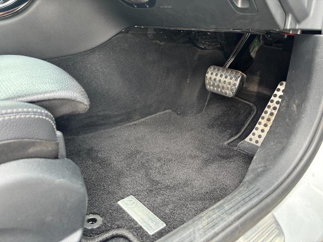 Ｃクラス Ｃ１８０　ローレウスエディション　ワンオーナー　禁煙車　レーダーセフティパッケージ　純正ナビ　フルセグＴＶ　バックカメラ　革シート　シートヒーター　ＥＴＣ　ケンウッドドラレコ　スマートキー×２　記録簿　取扱説明書（6枚目）