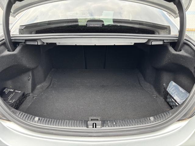 Ｃクラス Ｃ１８０　ローレウスエディション　ワンオーナー　禁煙車　レーダーセフティパッケージ　純正ナビ　フルセグＴＶ　バックカメラ　革シート　シートヒーター　ＥＴＣ　ケンウッドドラレコ　スマートキー×２　記録簿　取扱説明書（12枚目）