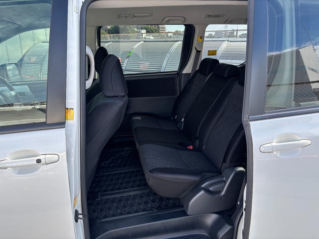 ノア Ｓｉ　ワンオーナー　純正ＳＤナビ　フルセグＴＶ（走行中可）　バックカメラ　ＥＴＣ　４ＷＤ　両側電動スライドドア　スマートキー２個　車両・ナビ取説　記録簿　ブルートゥース接続可（10枚目）