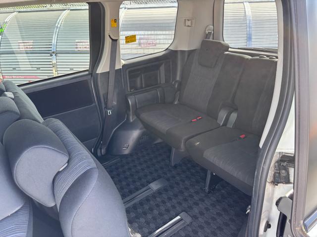 ノア Ｓｉ　ワンオーナー　純正ＳＤナビ　フルセグＴＶ（走行中可）　バックカメラ　ＥＴＣ　４ＷＤ　両側電動スライドドア　スマートキー２個　車両・ナビ取説　記録簿　ブルートゥース接続可（13枚目）