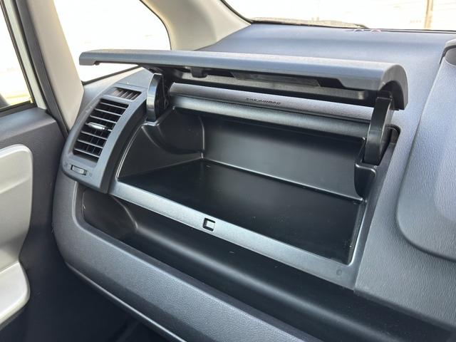 ノア Ｓｉ　ワンオーナー　純正ＳＤナビ　フルセグＴＶ（走行中可）　バックカメラ　ＥＴＣ　４ＷＤ　両側電動スライドドア　スマートキー２個　車両・ナビ取説　記録簿　ブルートゥース接続可（31枚目）
