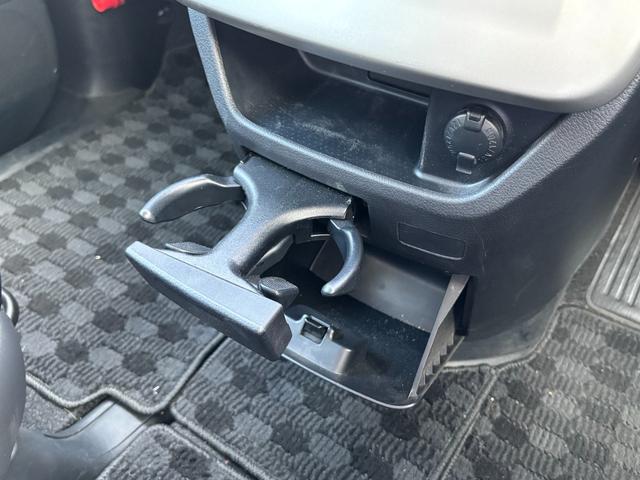 ノア Ｓｉ　ワンオーナー　純正ＳＤナビ　フルセグＴＶ（走行中可）　バックカメラ　ＥＴＣ　４ＷＤ　両側電動スライドドア　スマートキー２個　車両・ナビ取説　記録簿　ブルートゥース接続可（33枚目）