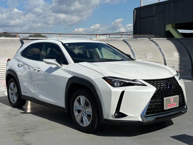 UX UX250h バージョンC ワンオーナー 禁煙車 純正メモリナビ 全周囲カメラ フルセグTV ETC2.0 前後ドラレコ 本革シート メモリーシート シートヒーター ステアリングヒーター レーダークルーズ スマートキー2個(8枚目)