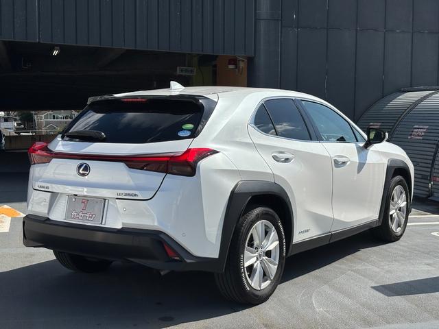 UX UX250h バージョンC ワンオーナー 禁煙車 純正メモリナビ 全周囲カメラ フルセグTV ETC2.0 前後ドラレコ 本革シート メモリーシート シートヒーター ステアリングヒーター レーダークルーズ スマートキー2個(10枚目)