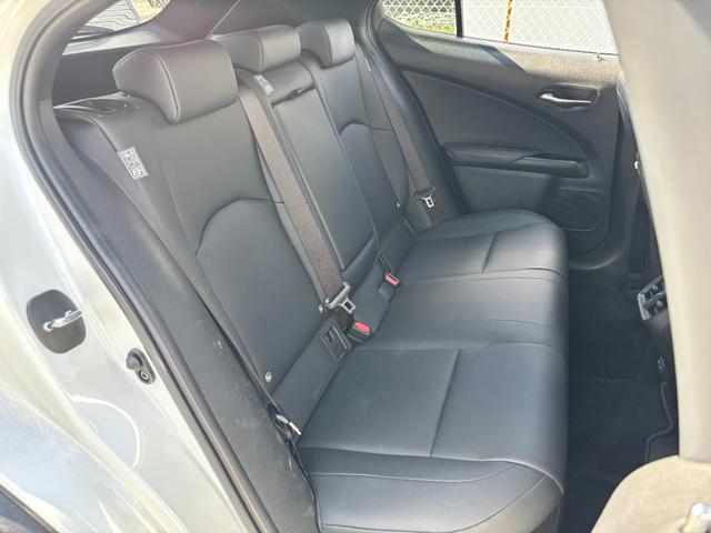 UX UX250h バージョンC ワンオーナー 禁煙車 純正メモリナビ 全周囲カメラ フルセグTV ETC2.0 前後ドラレコ 本革シート メモリーシート シートヒーター ステアリングヒーター レーダークルーズ スマートキー2個(19枚目)