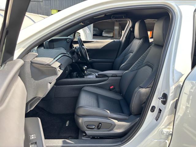UX UX250h バージョンC ワンオーナー 禁煙車 純正メモリナビ 全周囲カメラ フルセグTV ETC2.0 前後ドラレコ 本革シート メモリーシート シートヒーター ステアリングヒーター レーダークルーズ スマートキー2個(20枚目)
