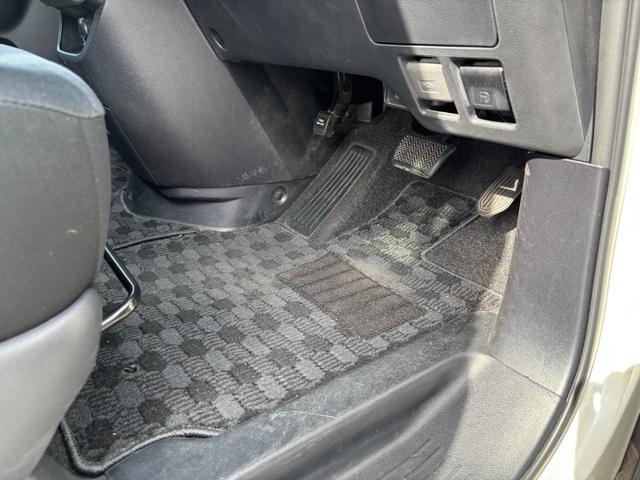 ノア Si ダブルバイビーII ワンオーナー  禁煙車 純正SDナビ フルセグTV(走行中可) 雨滴除去バックカメラ ETC 両側パワースライド 保証書 記録簿9枚有り 取説(車・ナビ) リバース連動ミラー スマートキー×2(19枚目)