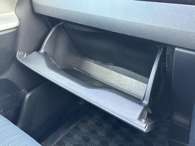 ノア Si ダブルバイビーII ワンオーナー  禁煙車 純正SDナビ フルセグTV(走行中可) 雨滴除去バックカメラ ETC 両側パワースライド 保証書 記録簿9枚有り 取説(車・ナビ) リバース連動ミラー スマートキー×2(43枚目)