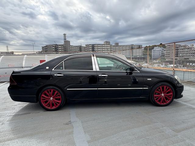 クラウン アスリート　プレミアムエディション　純正ＨＤＤナビ　バックカメラ　レオニス１８インチＡＷ　リア・リアアンダーエアロ　電動シート　シートカバー　ＥＴＣ　スマートキー２個　車両・ナビ取説有り　ディーラー記録簿有り（5枚目）