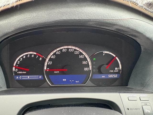 クラウン アスリート　プレミアムエディション　純正ＨＤＤナビ　バックカメラ　レオニス１８インチＡＷ　リア・リアアンダーエアロ　電動シート　シートカバー　ＥＴＣ　スマートキー２個　車両・ナビ取説有り　ディーラー記録簿有り（32枚目）