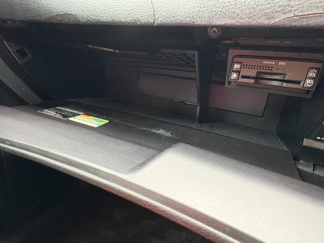 クラウン アスリート　プレミアムエディション　純正ＨＤＤナビ　バックカメラ　レオニス１８インチＡＷ　リア・リアアンダーエアロ　電動シート　シートカバー　ＥＴＣ　スマートキー２個　車両・ナビ取説有り　ディーラー記録簿有り（39枚目）