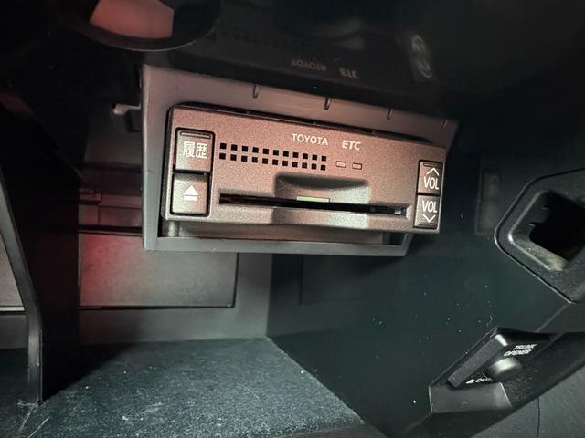 クラウン アスリート　プレミアムエディション　純正ＨＤＤナビ　バックカメラ　レオニス１８インチＡＷ　リア・リアアンダーエアロ　電動シート　シートカバー　ＥＴＣ　スマートキー２個　車両・ナビ取説有り　ディーラー記録簿有り（40枚目）