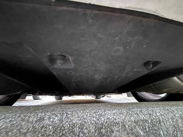 Ｚ４ Ｍロードスター　純正ＨＤＤナビ　スポーツモード　本革シート　電動シート　シートヒーター　ＥＴＣ　ＨＩＤライト　キーレス２個　取説有り　記録簿（Ｈ２１．２３．２５．２６．２７．２８．２９．３０．Ｒ１．３．５．７年）（38枚目）