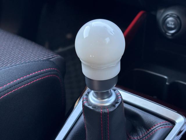 スイフトスポーツ ベースグレード　ワンオーナー　禁煙車　純正メモリナビ　全周囲カメラ　フルセグＴＶ　ＥＴＣ　前後ドラレコ　レーダークルーズ　ブラインドスポット　コーナーセンサー　シートヒーター　純正１７インチＡＷ　スマートキー２個（30枚目）