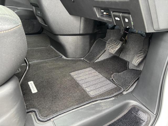 セレナ ハイウェイスターV 1オーナー Fスポイラー 純正コネクトナビ ステアヒーター シートヒーター(運転席/2列目) 後席モニター プロパイロット ワイヤレス充電 ETC2.0 フルセグTV 全方位カメラ(7枚目)