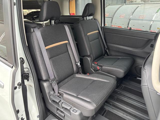 セレナ ハイウェイスターV 1オーナー Fスポイラー 純正コネクトナビ ステアヒーター シートヒーター(運転席/2列目) 後席モニター プロパイロット ワイヤレス充電 ETC2.0 フルセグTV 全方位カメラ(10枚目)