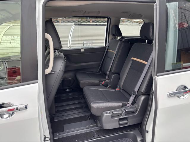 セレナ ハイウェイスターV 1オーナー Fスポイラー 純正コネクトナビ ステアヒーター シートヒーター(運転席/2列目) 後席モニター プロパイロット ワイヤレス充電 ETC2.0 フルセグTV 全方位カメラ(11枚目)