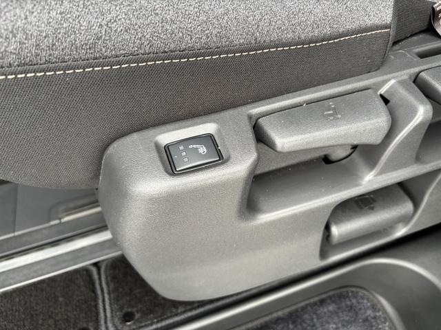 セレナ ハイウェイスターV 1オーナー Fスポイラー 純正コネクトナビ ステアヒーター シートヒーター(運転席/2列目) 後席モニター プロパイロット ワイヤレス充電 ETC2.0 フルセグTV 全方位カメラ(13枚目)