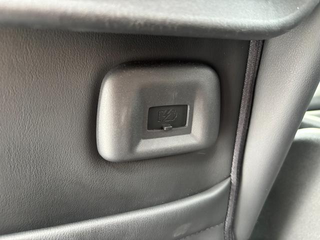 セレナ ハイウェイスターV 1オーナー Fスポイラー 純正コネクトナビ ステアヒーター シートヒーター(運転席/2列目) 後席モニター プロパイロット ワイヤレス充電 ETC2.0 フルセグTV 全方位カメラ(15枚目)