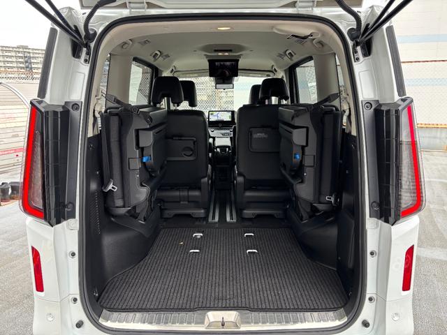 セレナ ハイウェイスターV 1オーナー Fスポイラー 純正コネクトナビ ステアヒーター シートヒーター(運転席/2列目) 後席モニター プロパイロット ワイヤレス充電 ETC2.0 フルセグTV 全方位カメラ(21枚目)