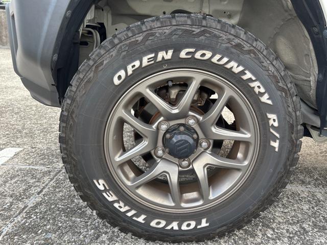 ジムニー XC アピオROADWINショックアブソーバー ガナドールマフラー サイドモール トーヨータイヤホワイトレター スズキセーフティサポート ETC シートヒーター フォグランプ LED(11枚目)