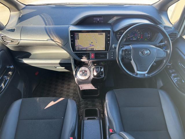 ノア ハイブリッドＳｉ　ダブルバイビー　ワンオーナー　禁煙車　純正１０インチナビ　ハーフレザー　フルセグＴＶ　バックカメラ　ビルトインＥＴＣ　シートヒーター　クルーズコントロール　セーフティセンス　スマートキー２個　毎年整備記録簿（2枚目）